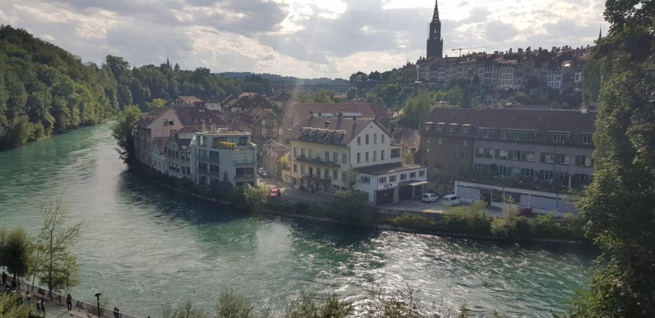 Petite maison sur la colline du Gibloux: 1chambre,1 salon et salle de bain privés au rez de chaussé, piscine extérieur et BBQ , Le Châtelard-Montreux Esterno foto