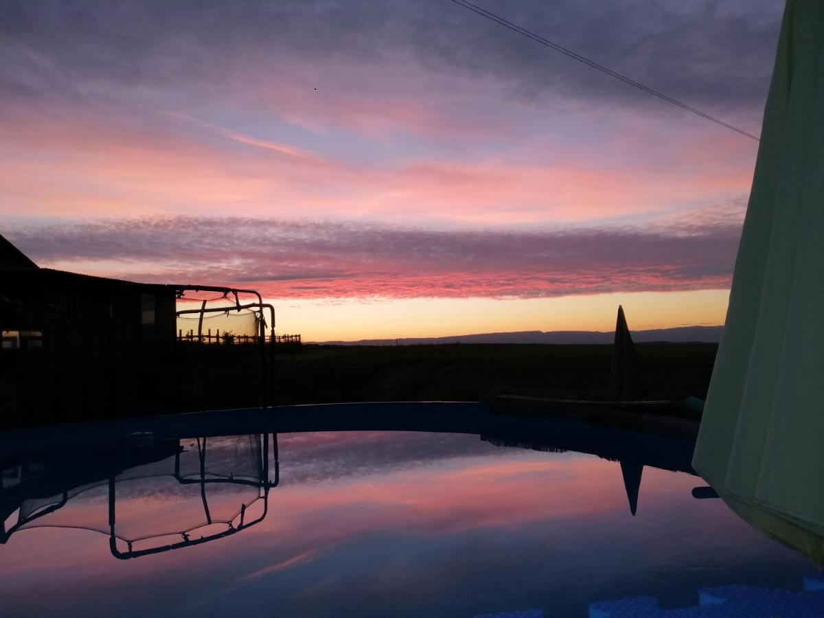 Petite maison sur la colline du Gibloux: 1chambre,1 salon et salle de bain privés au rez de chaussé, piscine extérieur et BBQ , Le Châtelard-Montreux Esterno foto