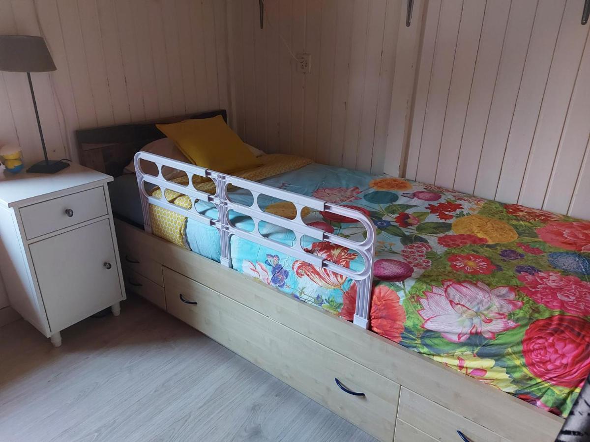 Petite maison sur la colline du Gibloux: 1chambre,1 salon et salle de bain privés au rez de chaussé, piscine extérieur et BBQ , Le Châtelard-Montreux Esterno foto